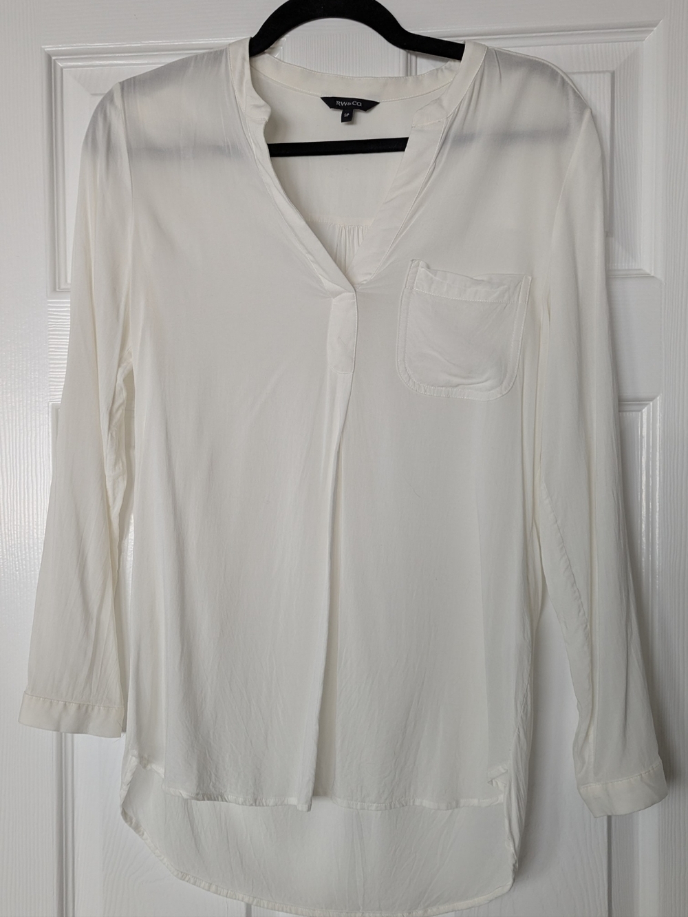 RW&CO. White Long-Sleeve V-Neck Blouse with Chest Pocket